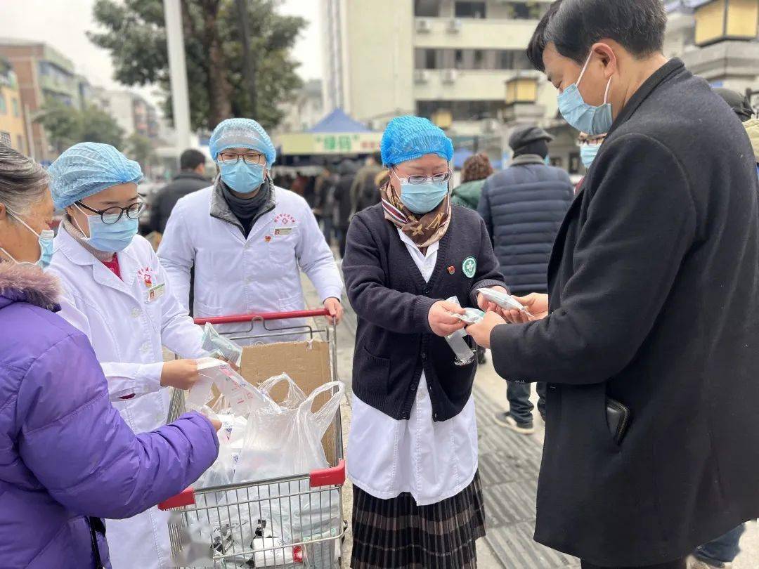 全民抗疫我有“方” 贾医送来“大锅汤”
