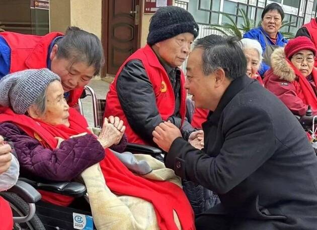 “大家辛苦了！”元旦来临，成都誉美医院领导慰问坚守一线的医务人员