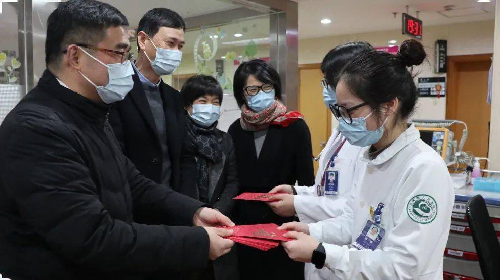 “大家辛苦了！”元旦来临，成都誉美医院领导慰问坚守一线的医务人员