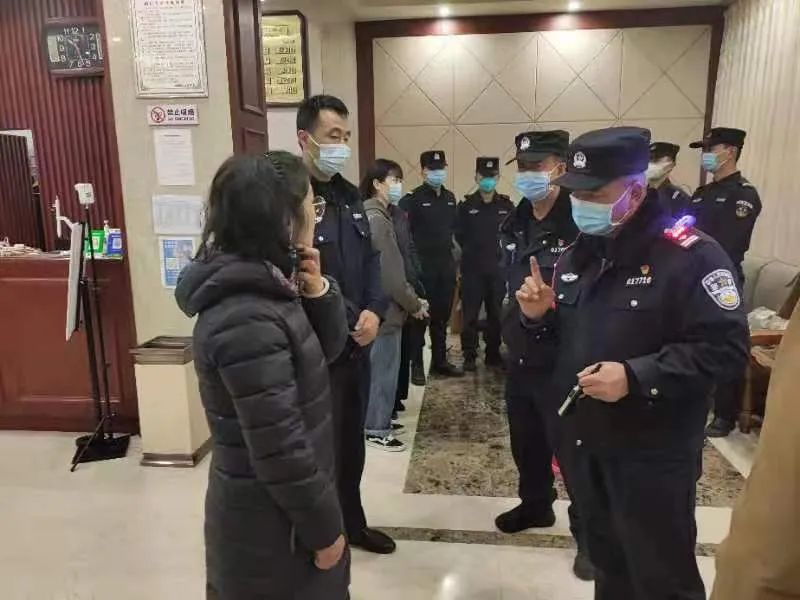 成都警方组织开展集中清查全力保障节日平安