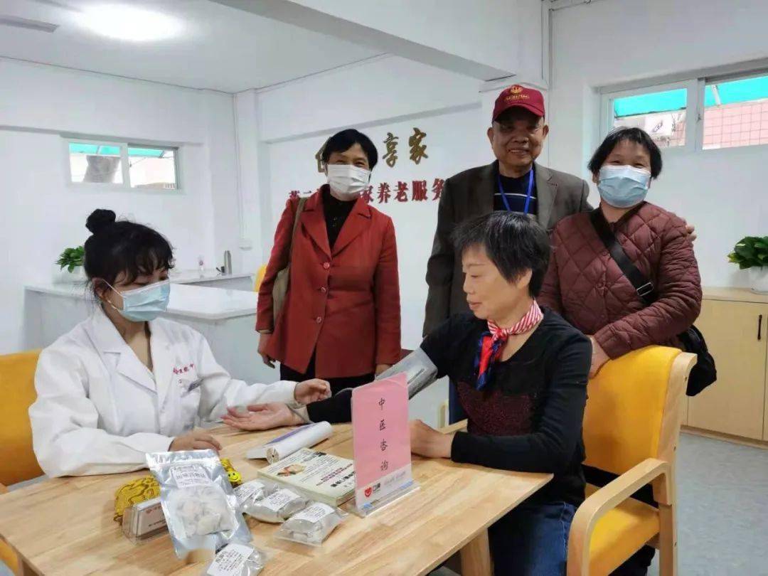 誉美公益 关爱老人送健康，爱心义诊暖人心