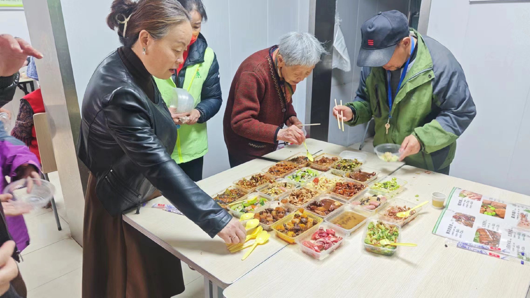金牛民政： “食光餐与”助力社区食堂打通助餐送餐“最后一米”