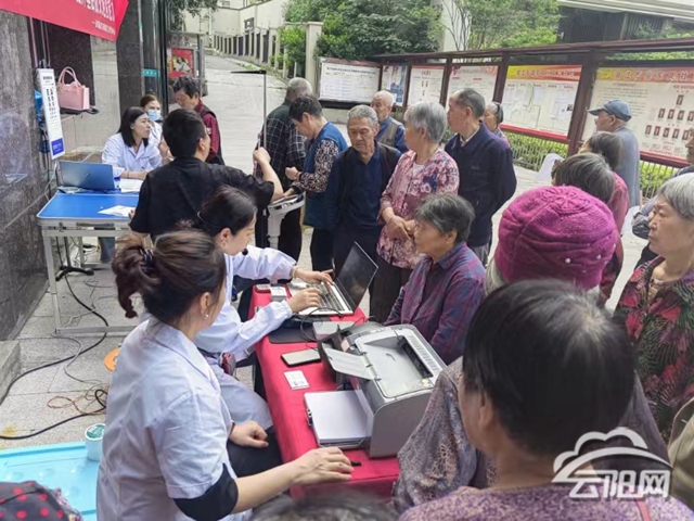 免费体检送上门 老人健康有“医”靠
