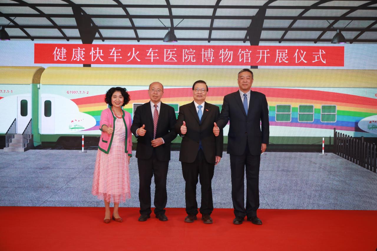 新“复明8号”流动眼健康服务车辆和项目在川举办捐赠仪式并成功启动
