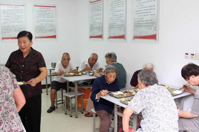 北京大兴：高米店“怀旧风”养老食堂开业