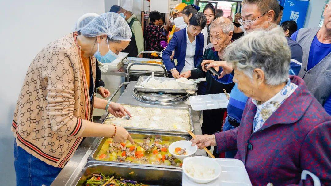 北京大兴：高米店“怀旧风”养老食堂开业