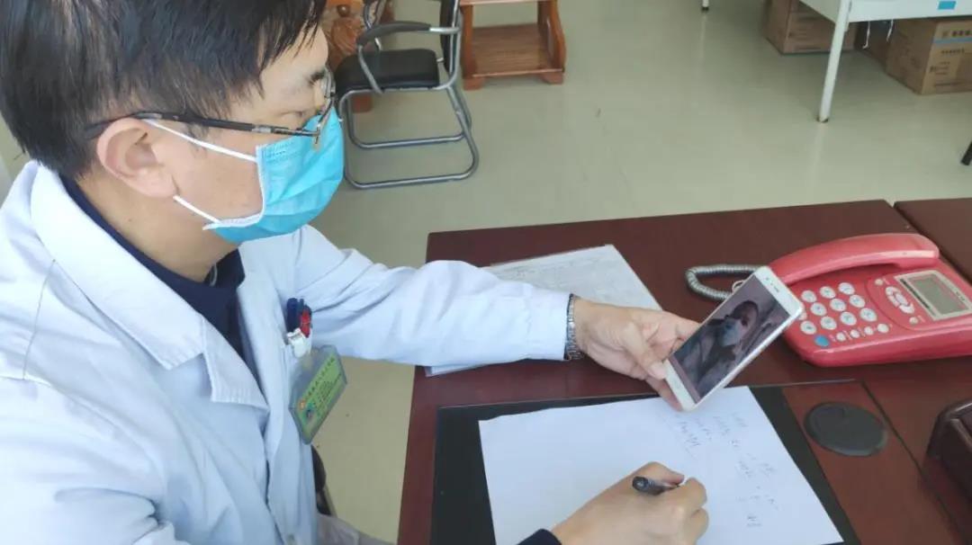 成都誉美医院内一科为住院患者及家属开展“脑卒中健康知识大讲堂”活动
