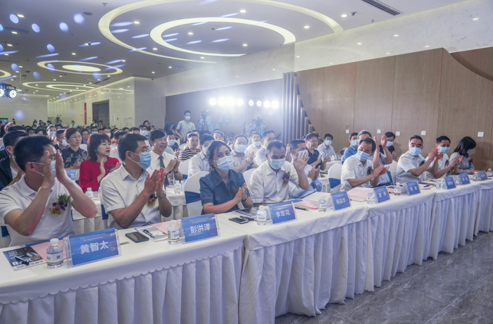聚焦儿童近视防控与视觉健康管理 银海眼科受邀出席“2024西部国际近视防控与视觉健康论坛”
