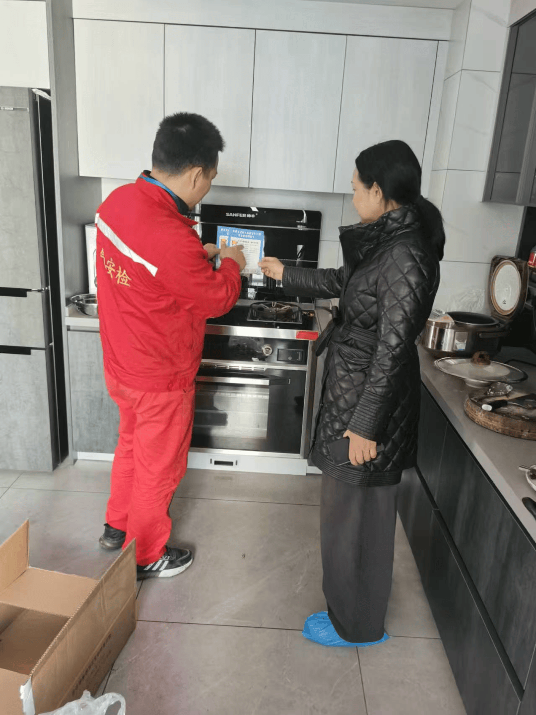 筑牢安全防线 桂溪街道和平社区开展燃气使用安全排查工作