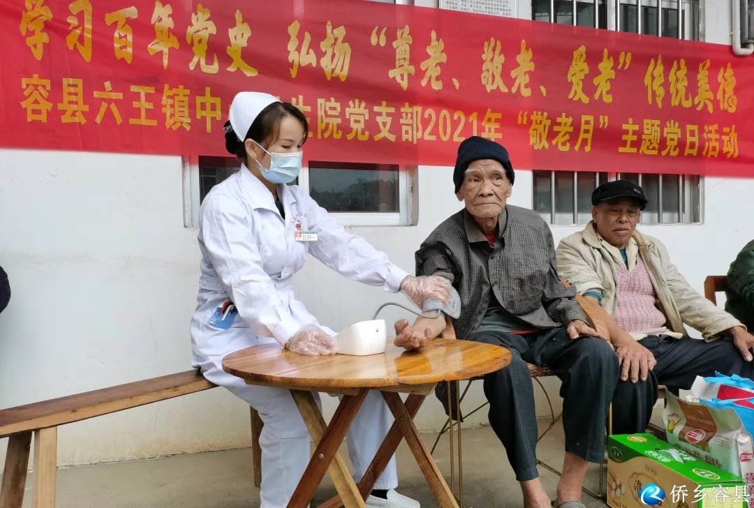 温江区卫健高温下暖心举措