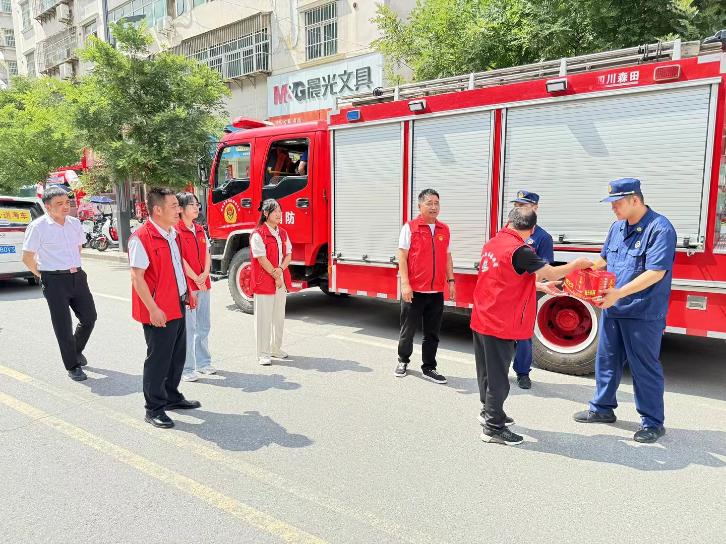 同心聚力汇爱心 情暖学子助圆梦