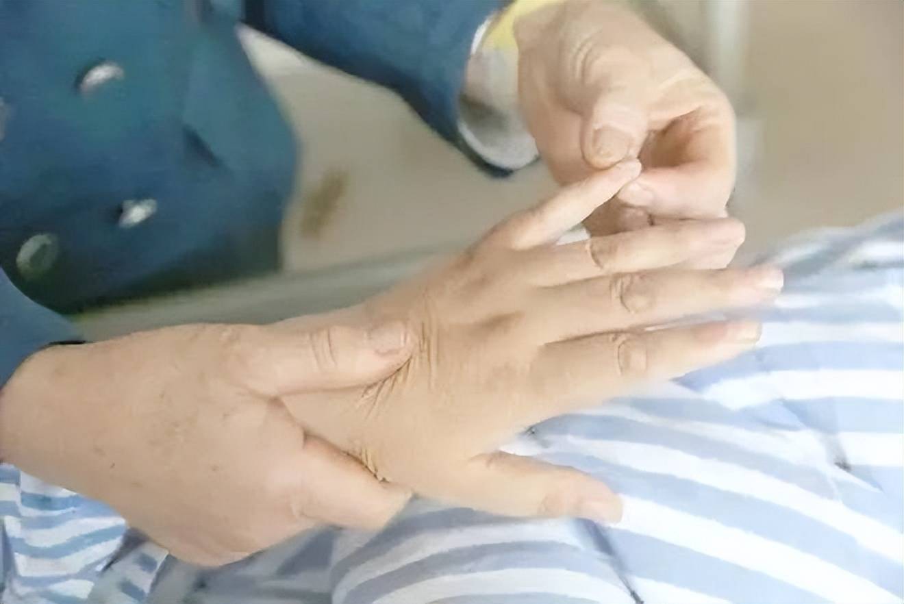 37岁女子车祸重伤成“植物人”