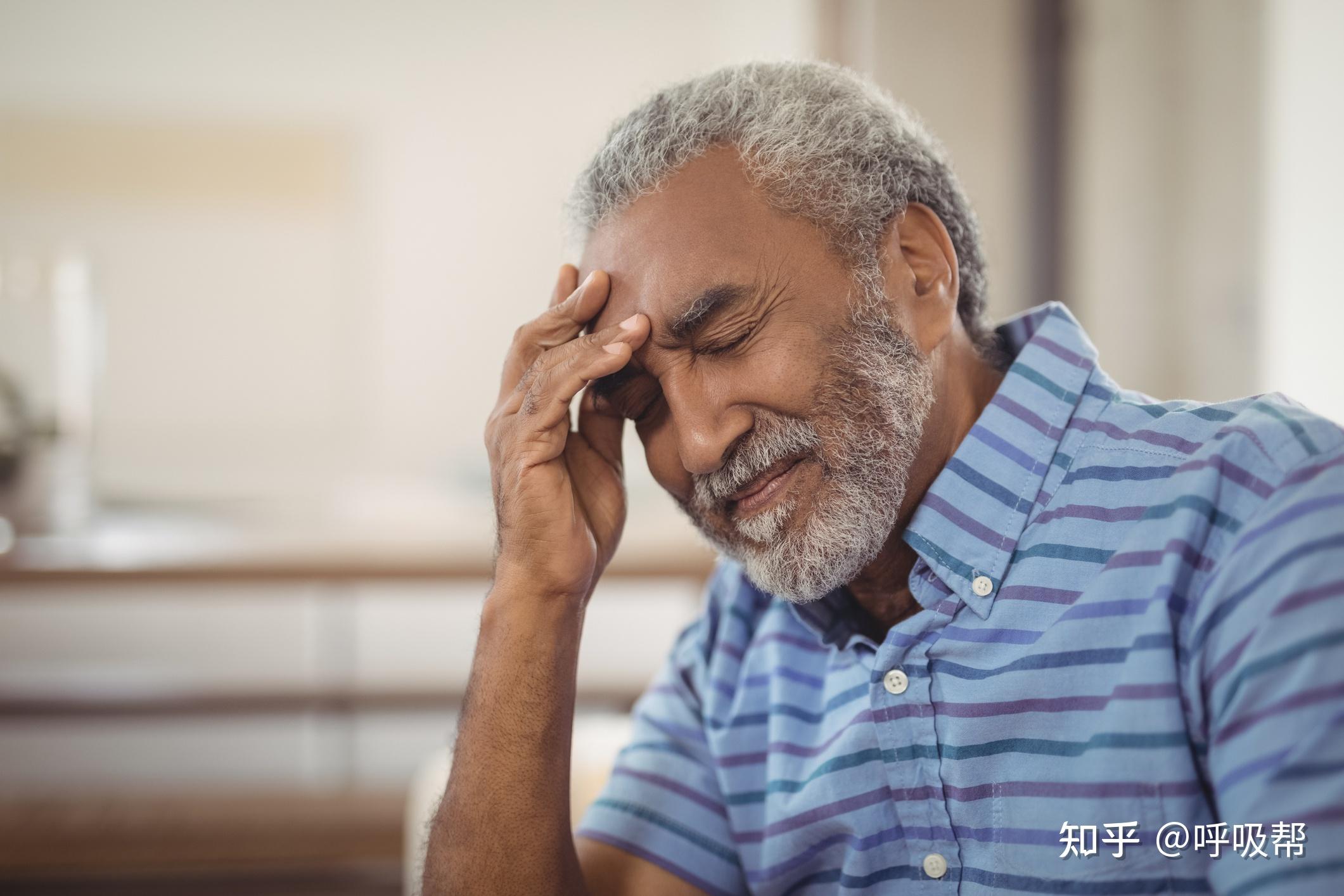 身患中风不用慌 十宣耳垂把血放